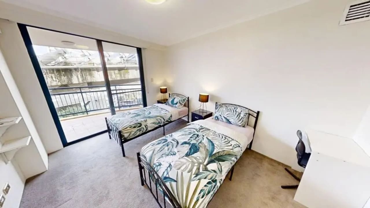 Furnished room with ensuite in a flatshare