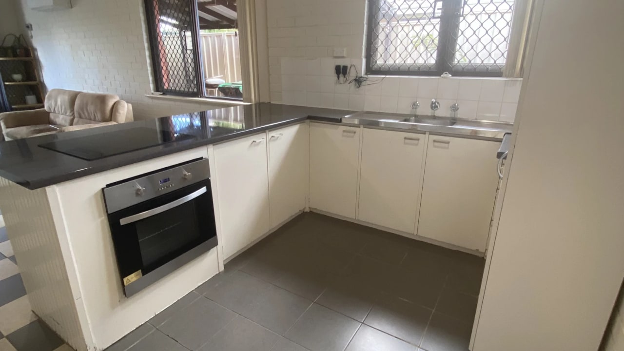 Room in a share house