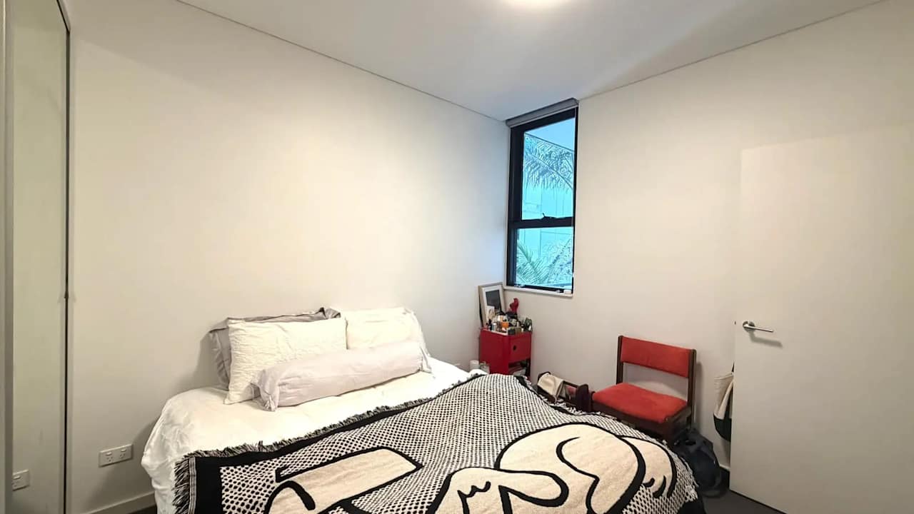Unfurnished room in a flatshare