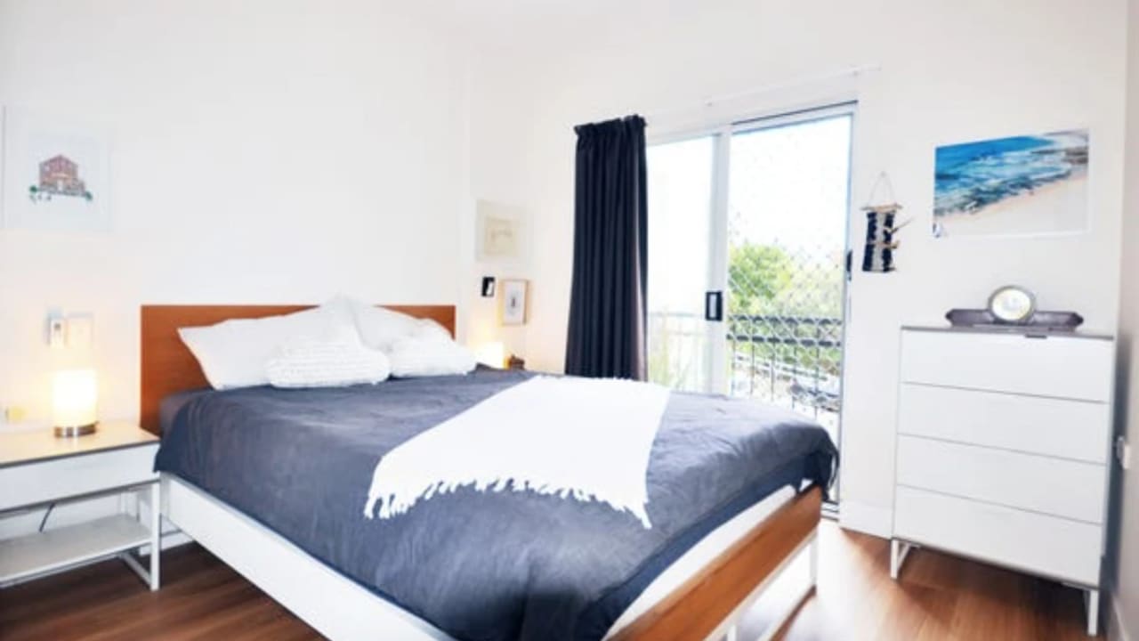 Furnished room with ensuite in a flatshare