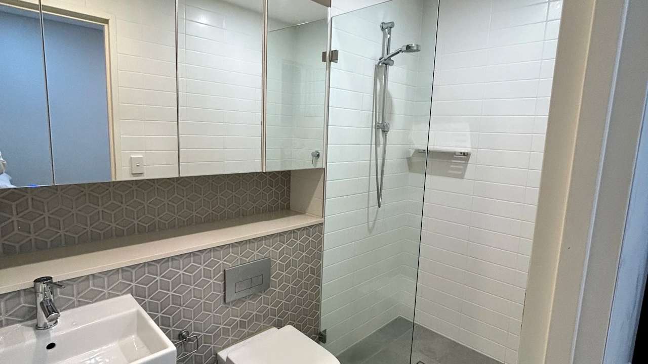 Furnished room with ensuite in a flatshare