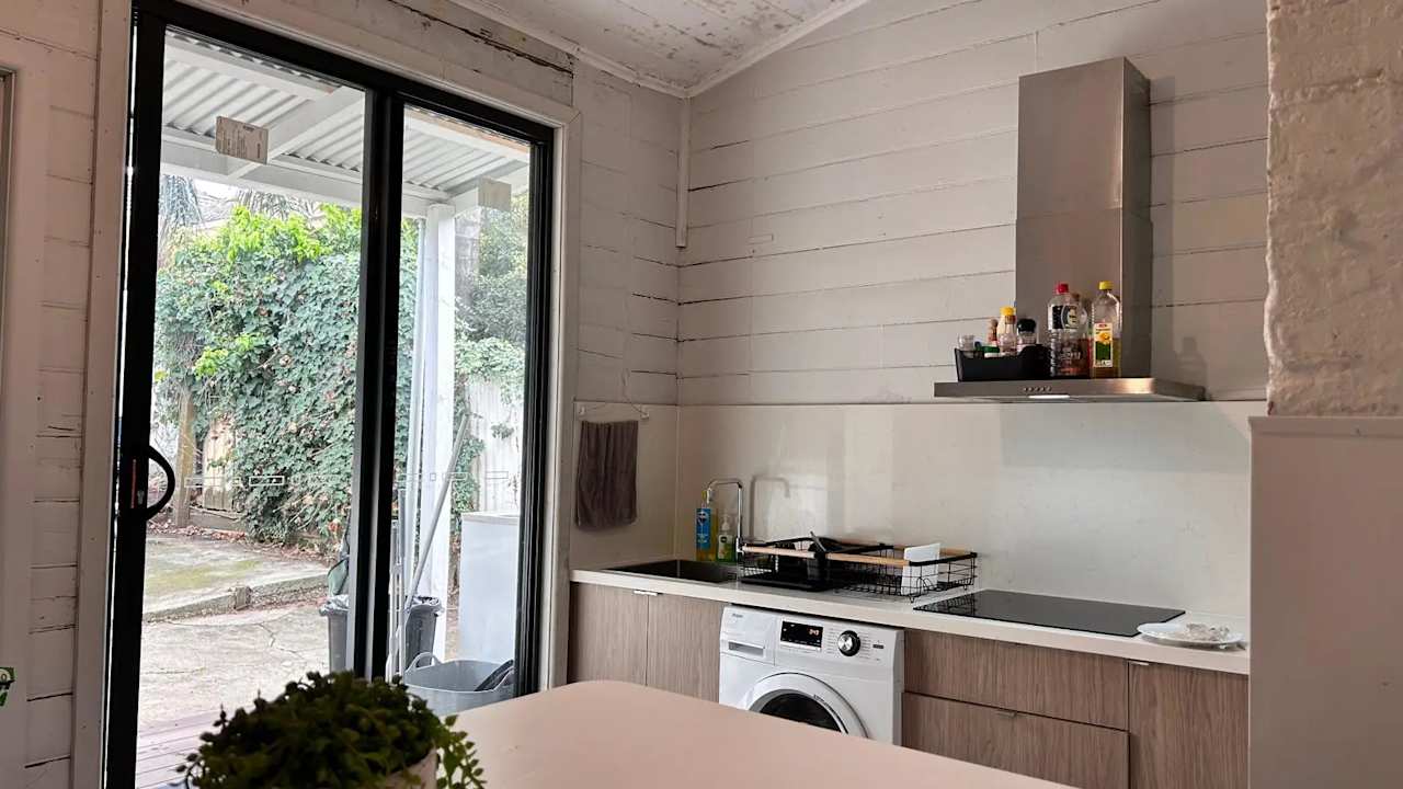 Furnished room in a share house