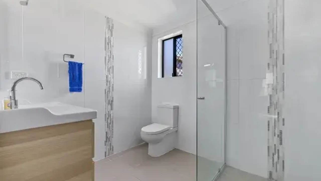 Room in a share house