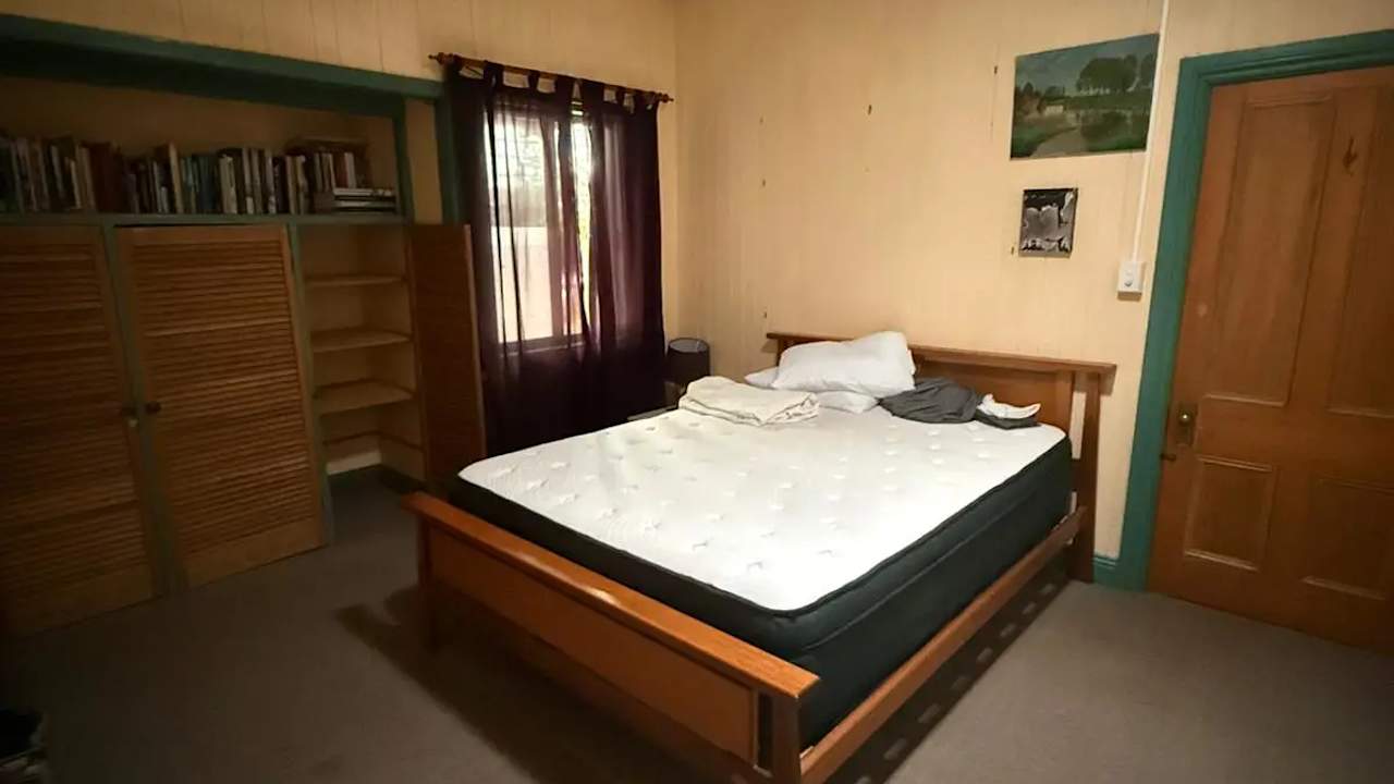 Room in a share house