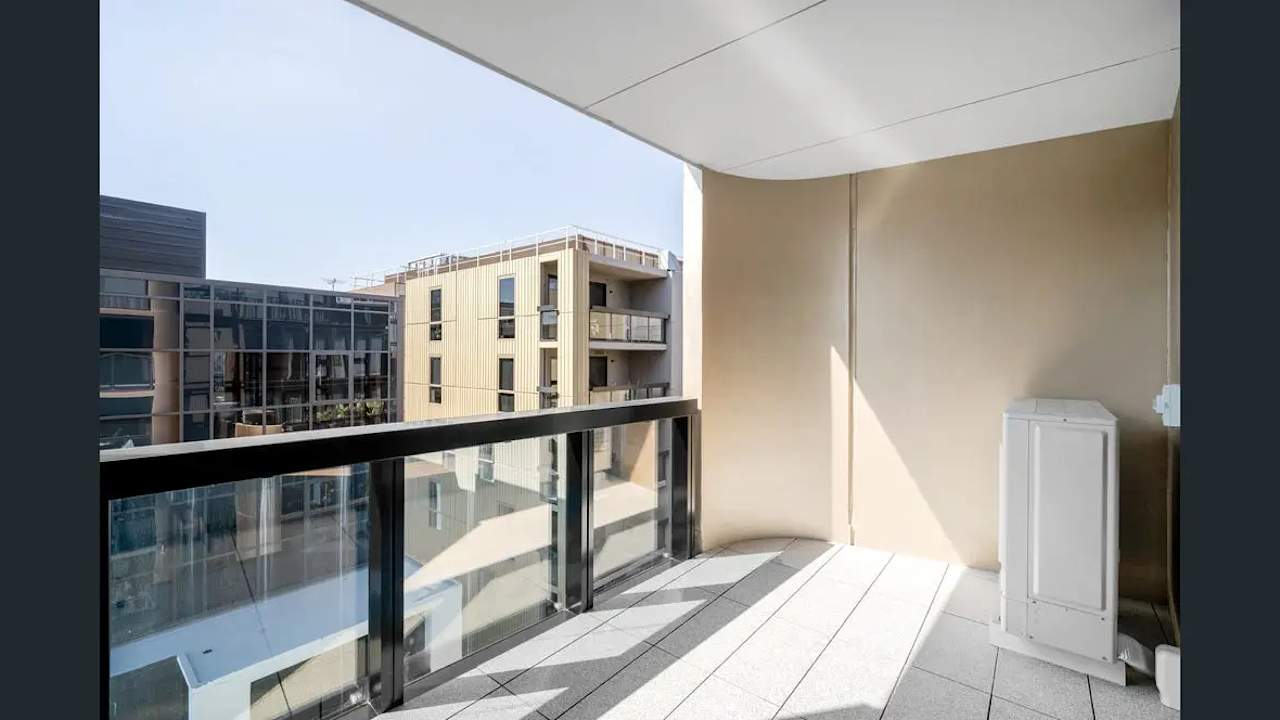 Unfurnished room in a flatshare