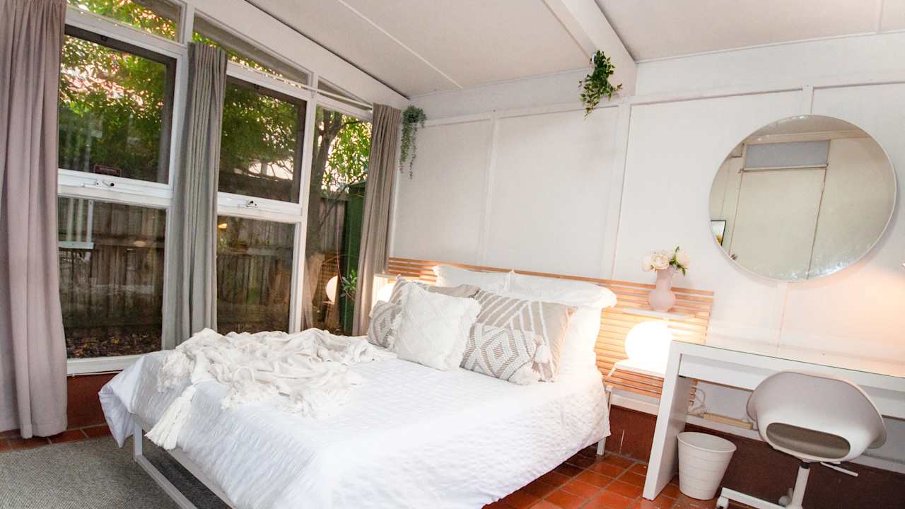 Furnished room in a share house