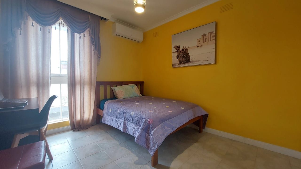 Furnished room in a flatshare