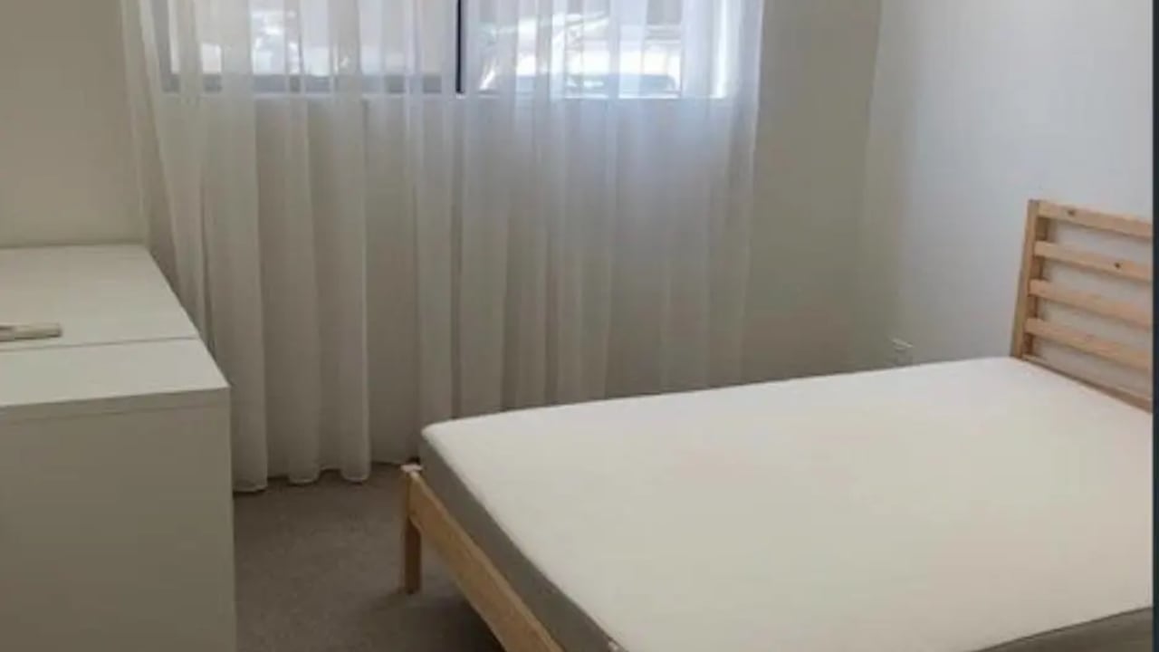 Furnished room with ensuite in a flatshare