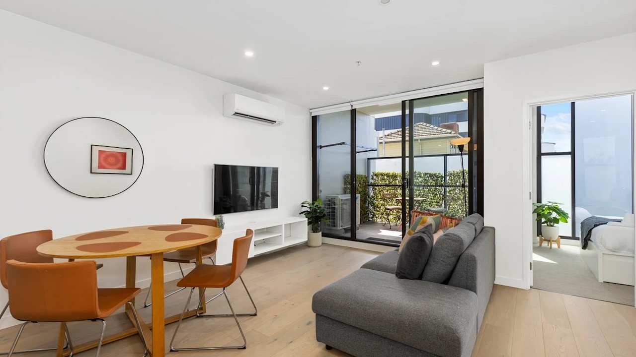 Whole property with 2 rooms for rent