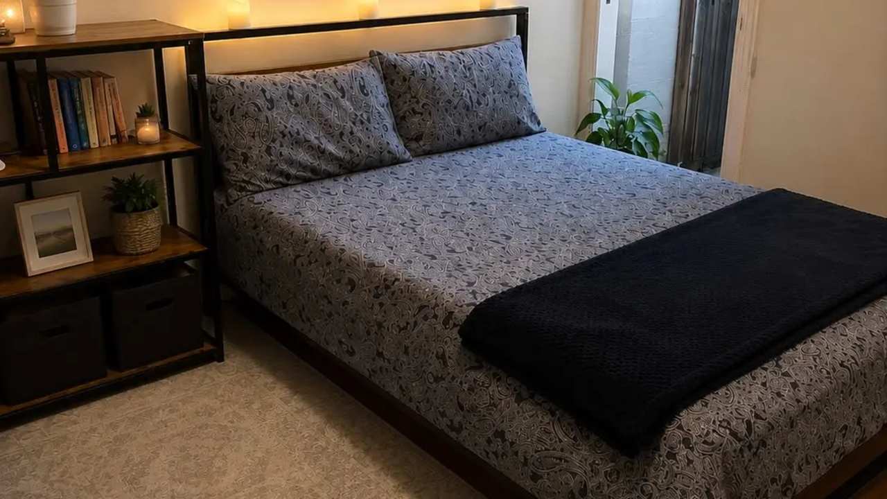 Furnished room in a share house