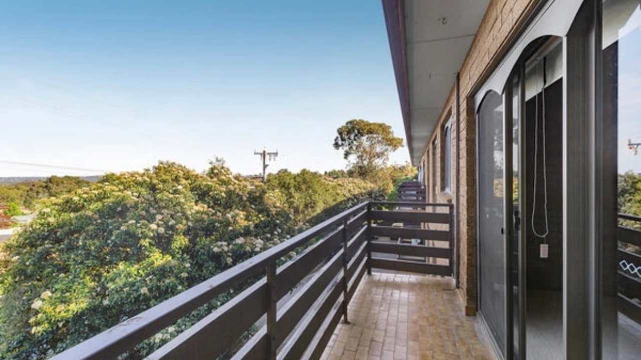 Unfurnished room in a flatshare