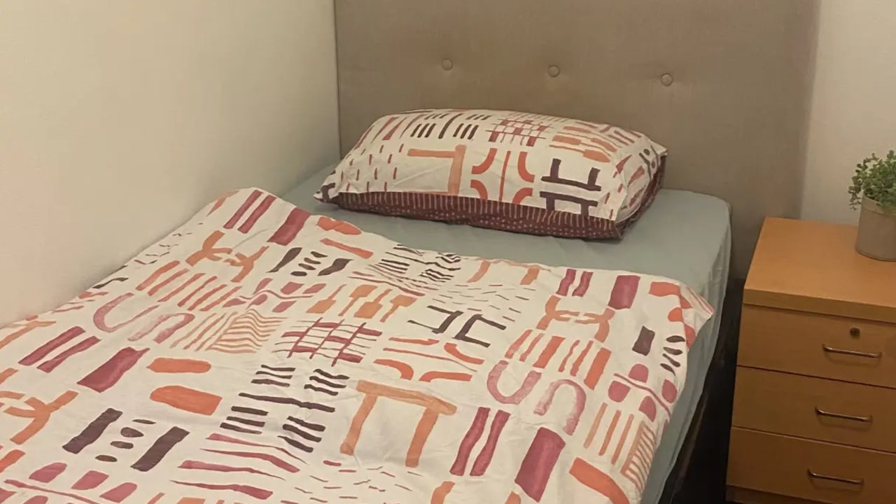 Furnished room in a flatshare