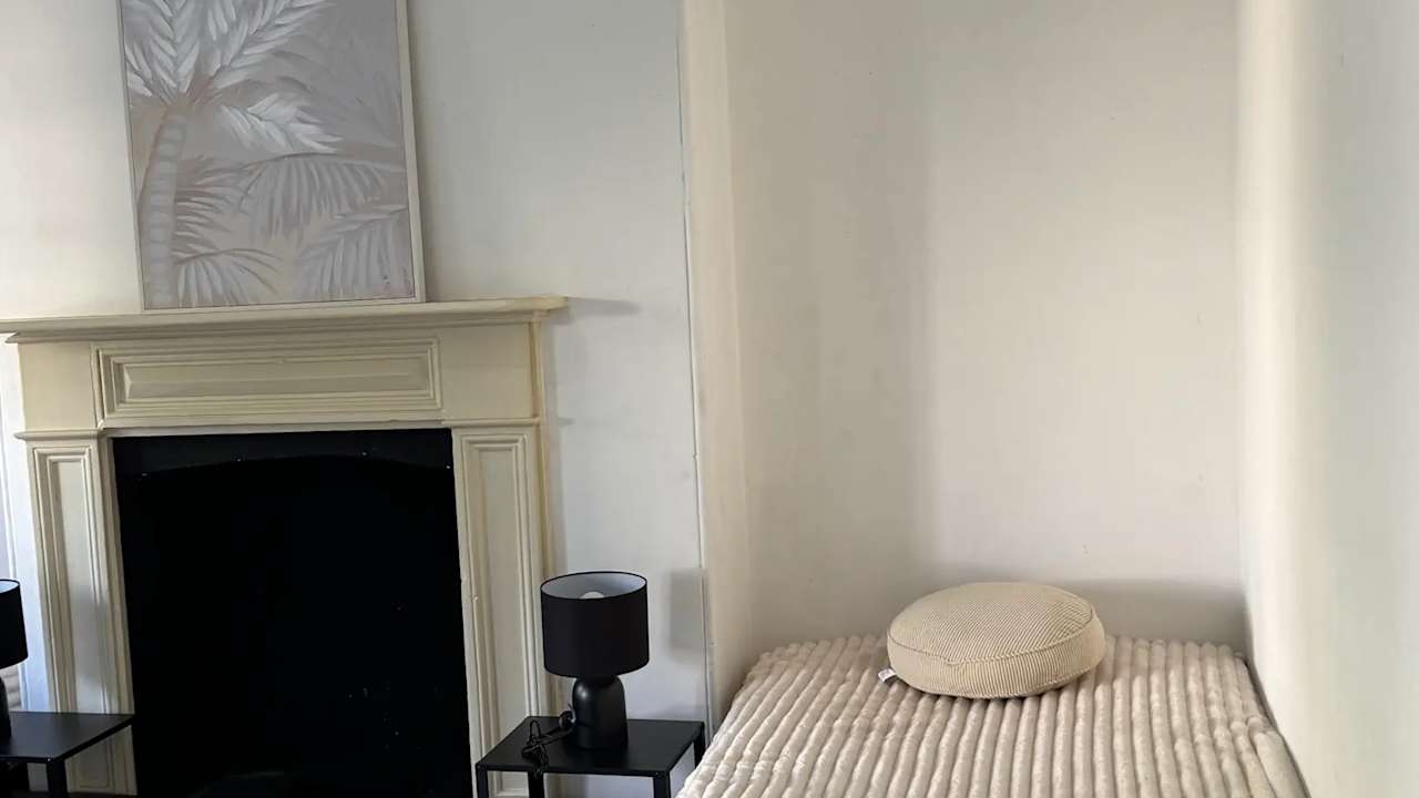Furnished room in a flatshare
