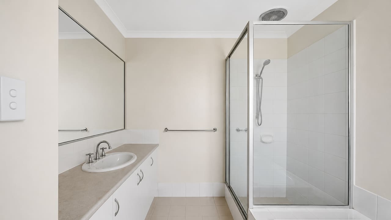 Room in a share house