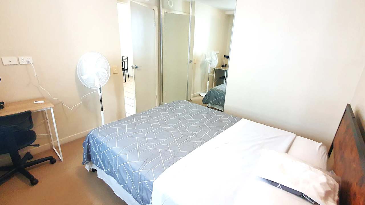 Furnished room in a flatshare