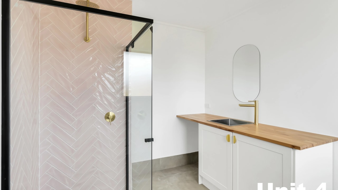 Unfurnished room studio flat for rent