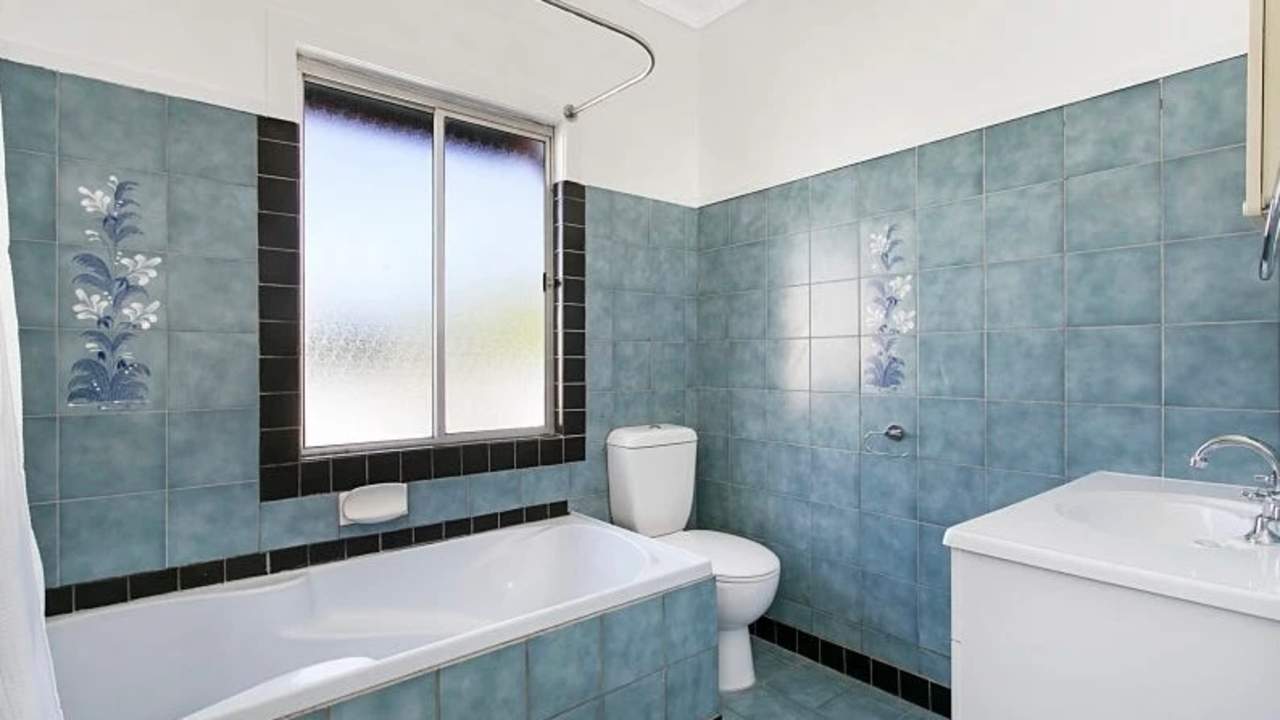 Unfurnished room in a flatshare