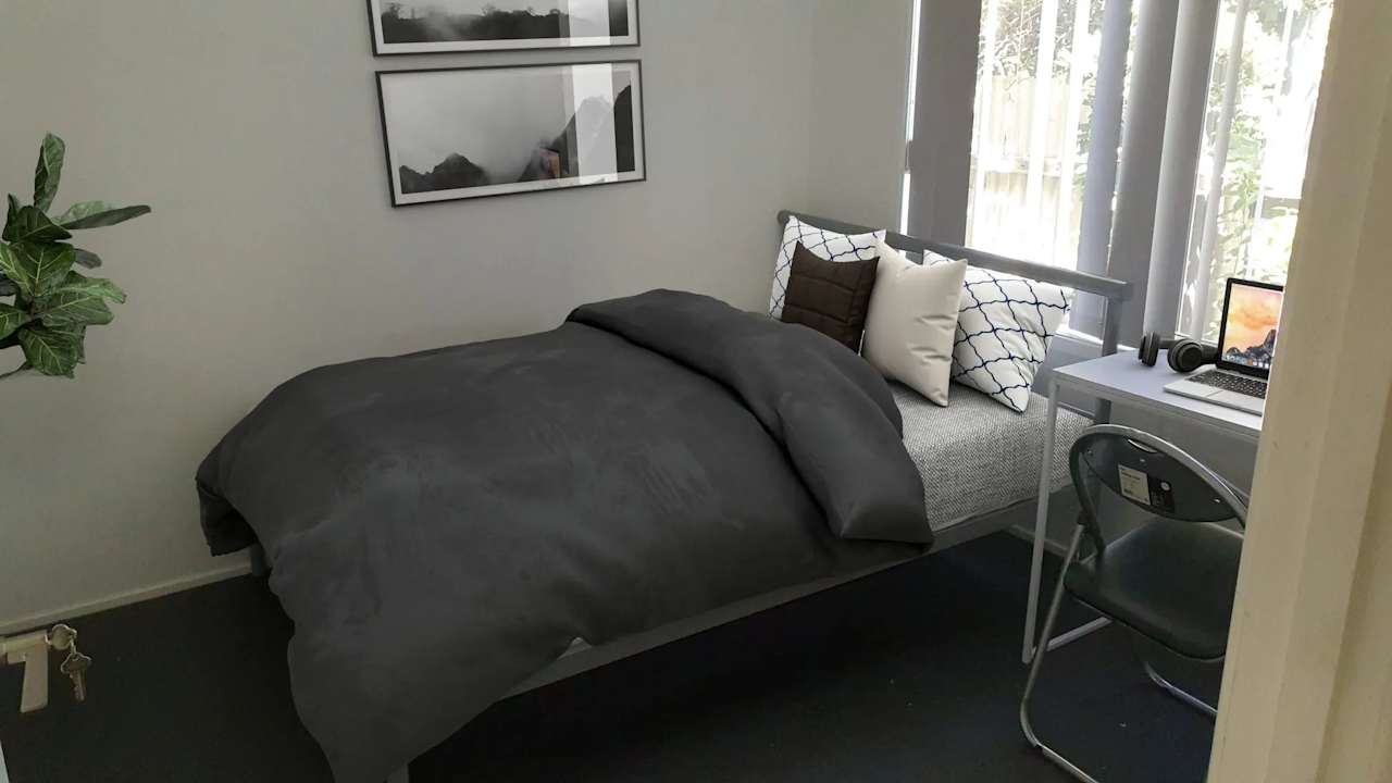 Furnished room in a flatshare