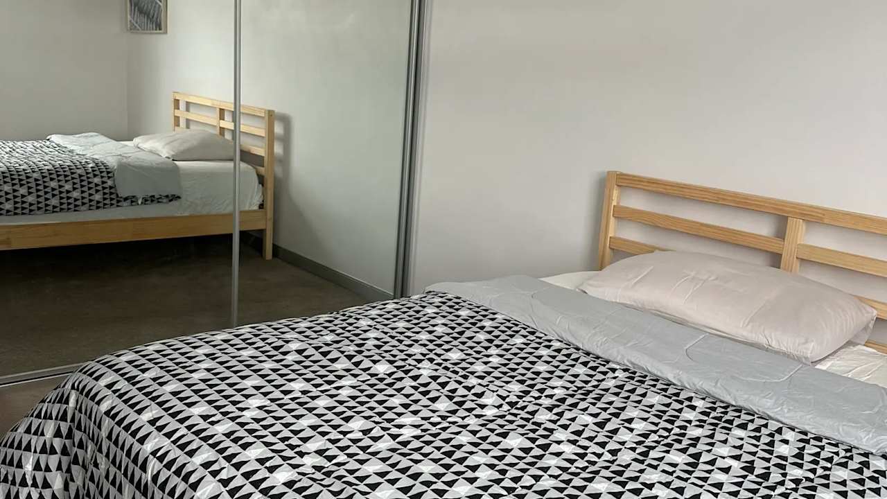 Furnished room in a flatshare