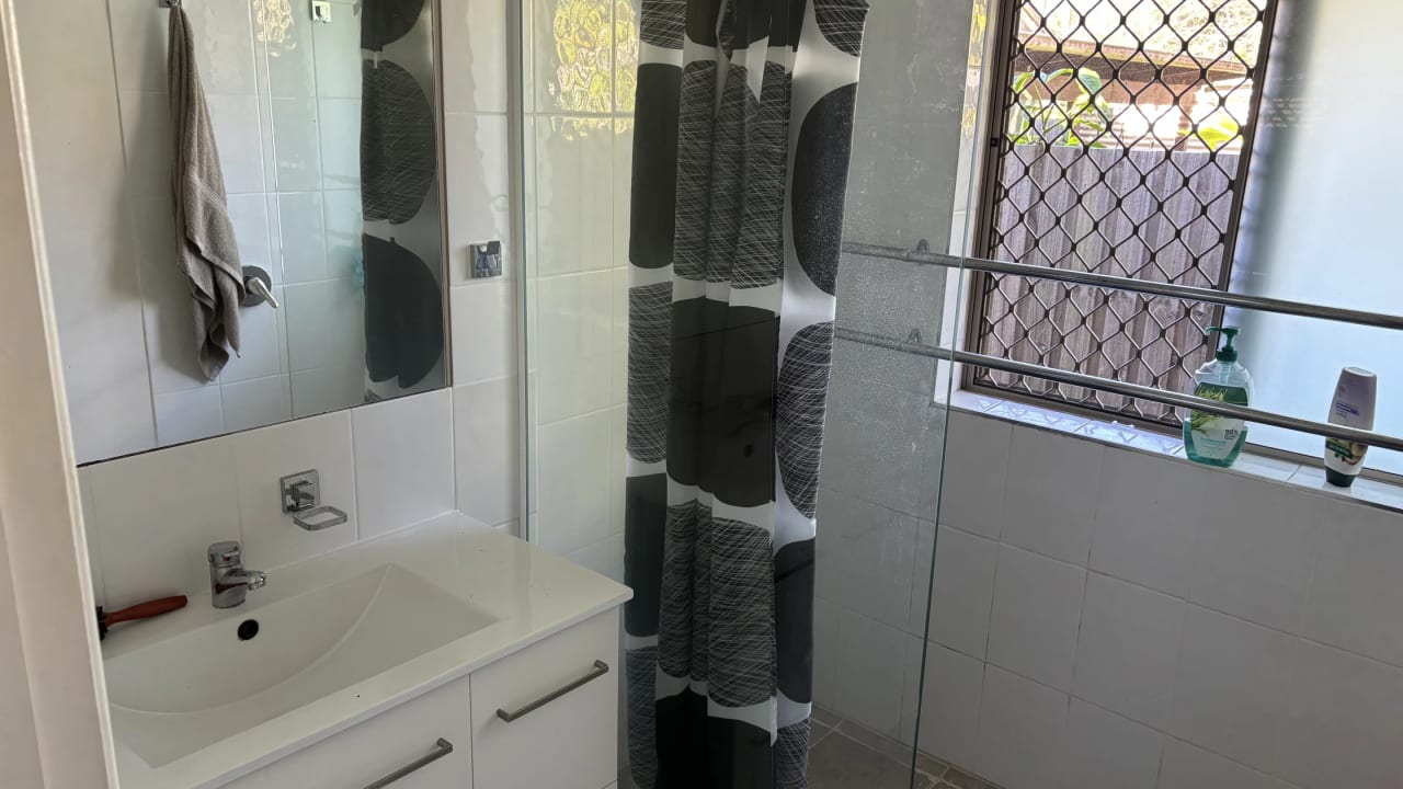 Whole property with 3 rooms for rent