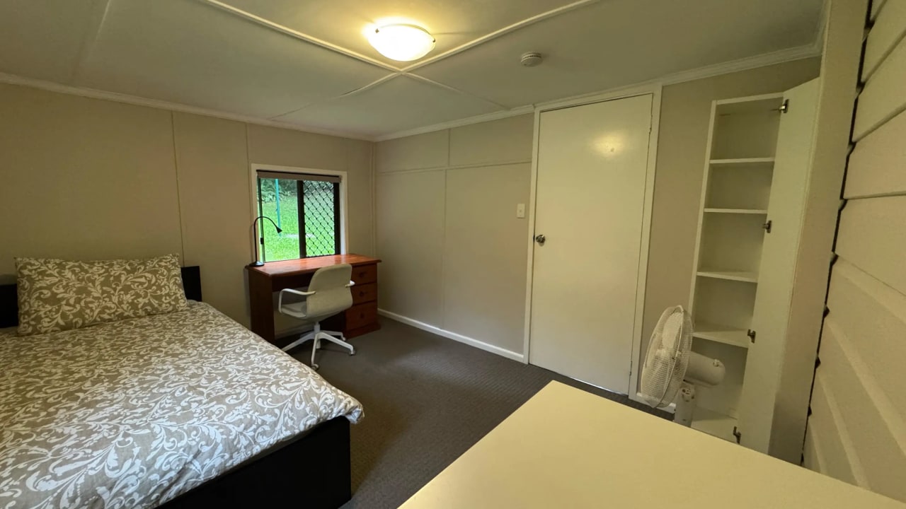 Furnished room in a share house