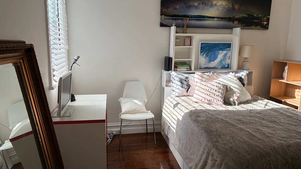 Furnished room in a share house