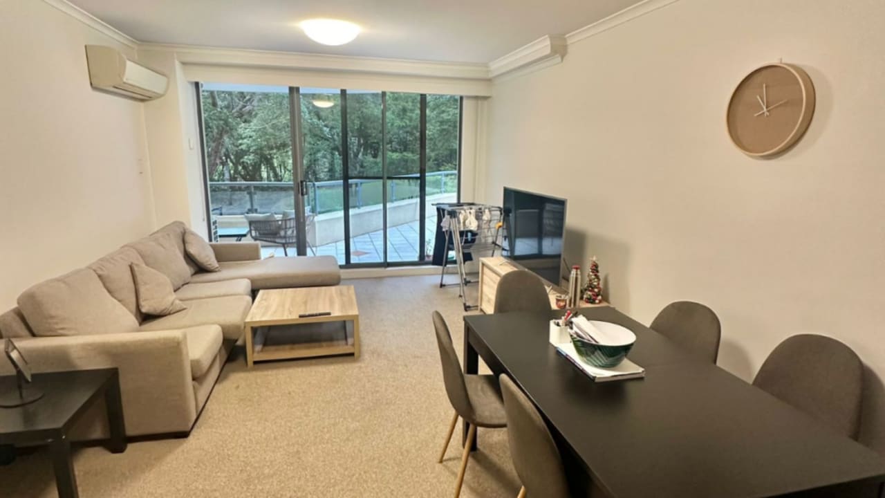 Furnished room with ensuite in a flatshare