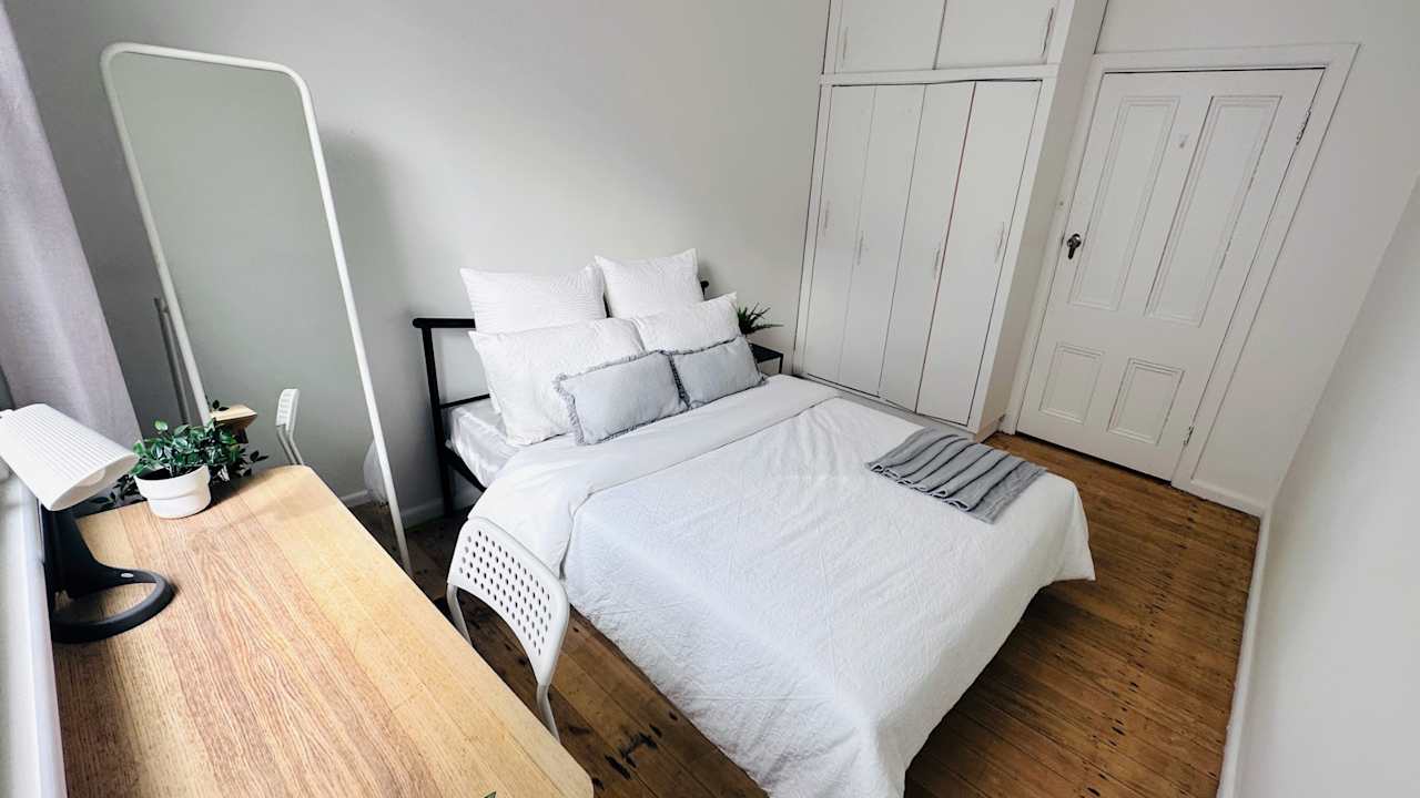 Furnished room in a flatshare