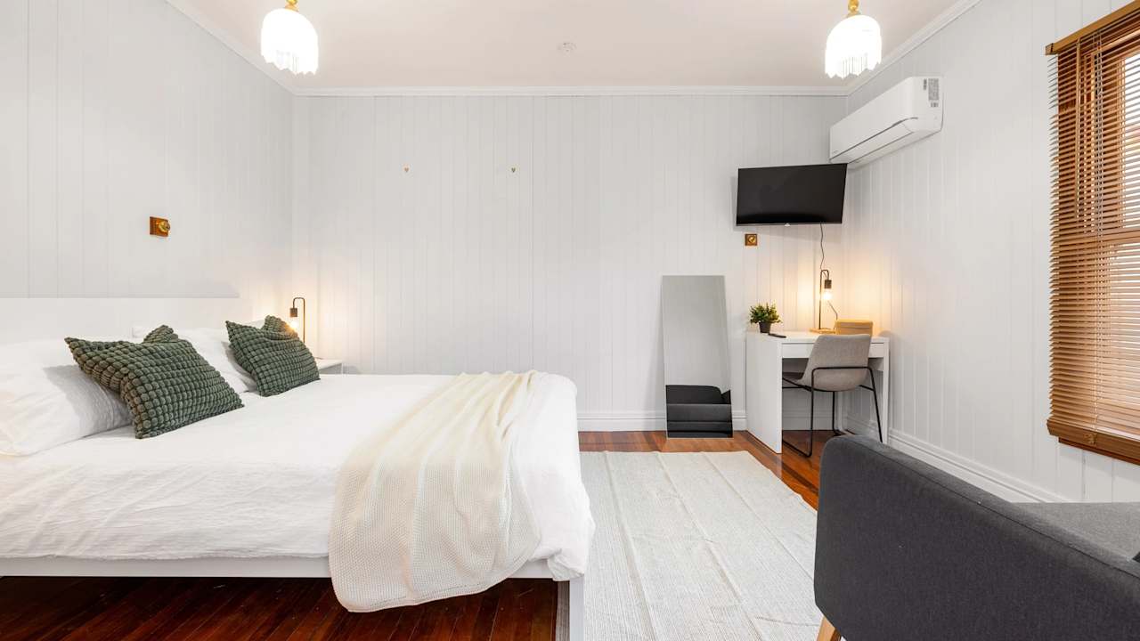 Furnished room with own bathroom