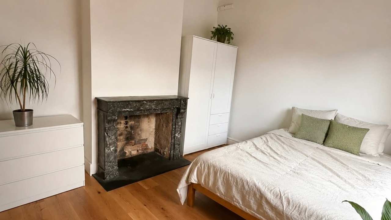 Room in a share house