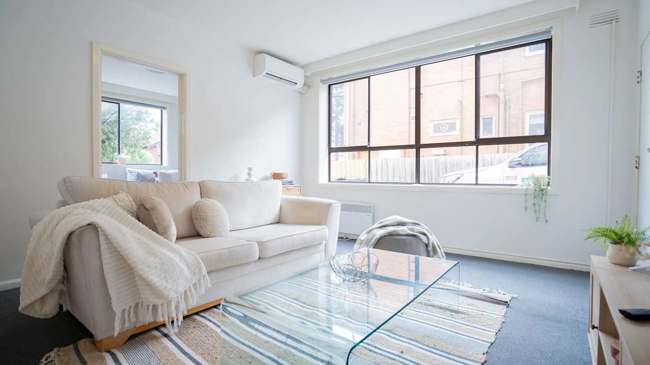Furnished room in a flatshare