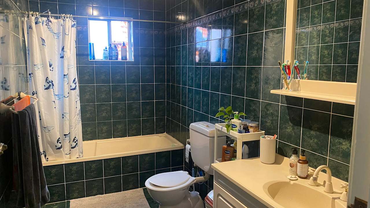 Unfurnished room in a share house