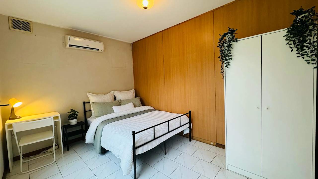 Furnished room in a flatshare