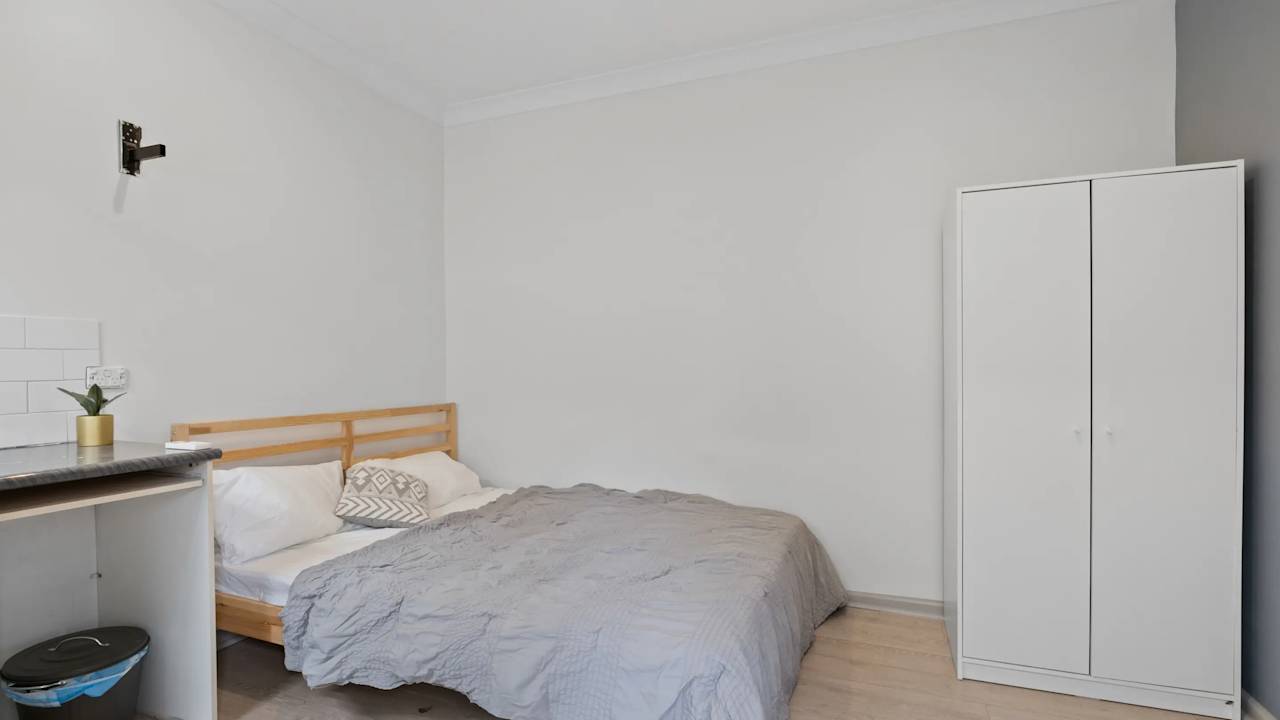 Furnished room in a share house