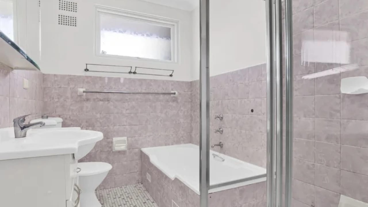Furnished room with ensuite in a flatshare