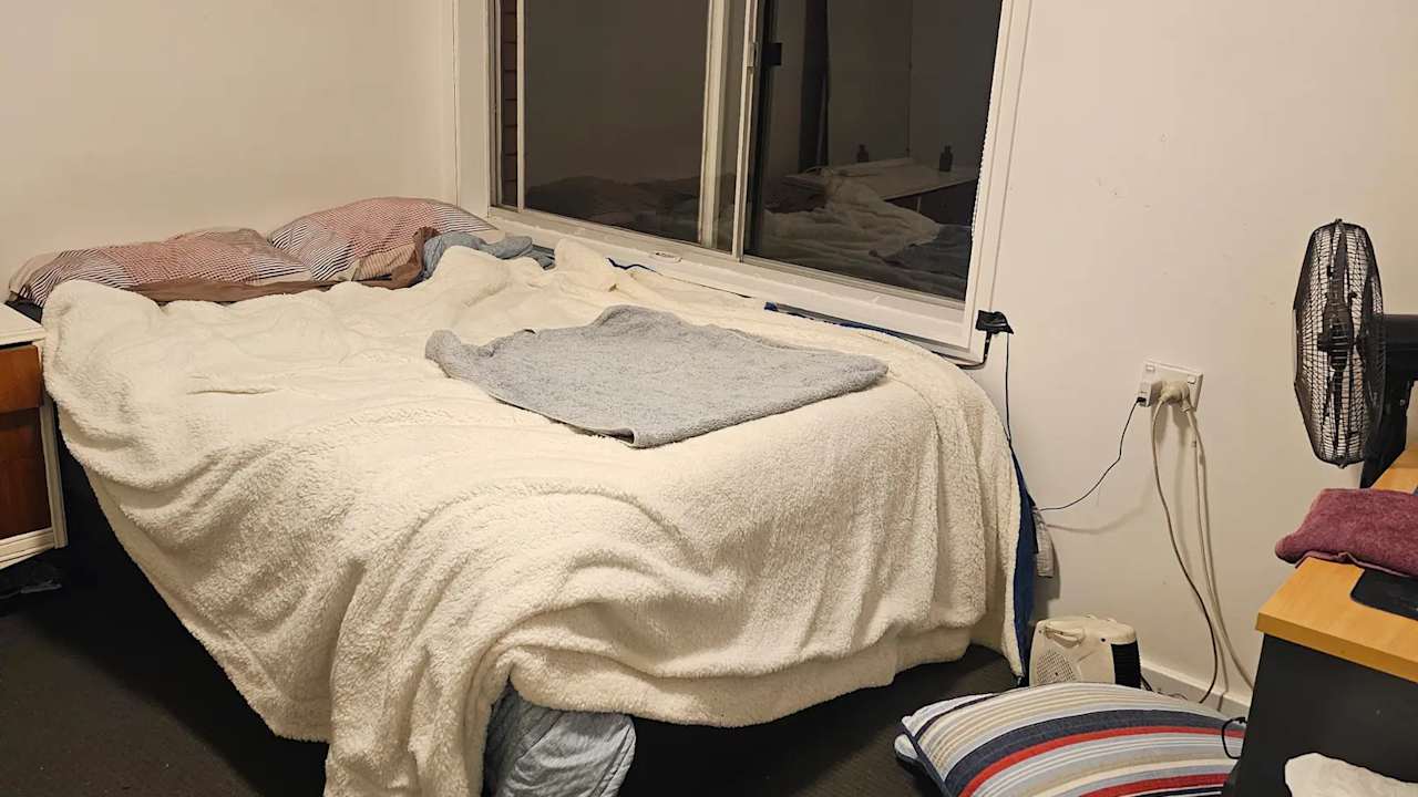 Room in a share house