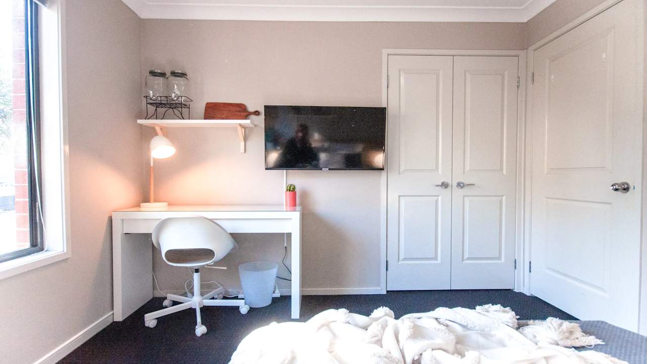 Furnished room in a share house