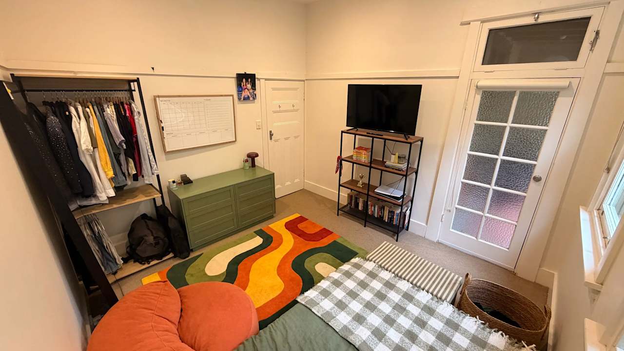 Room in a share house