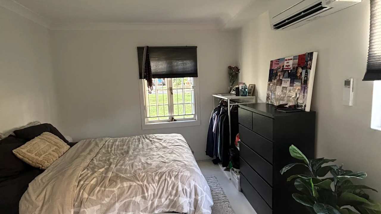 Unfurnished room in a flatshare