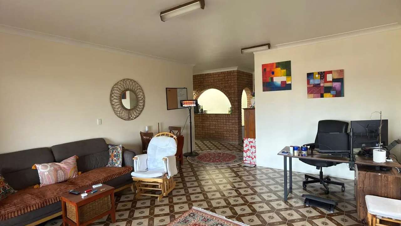 Furnished room in a share house