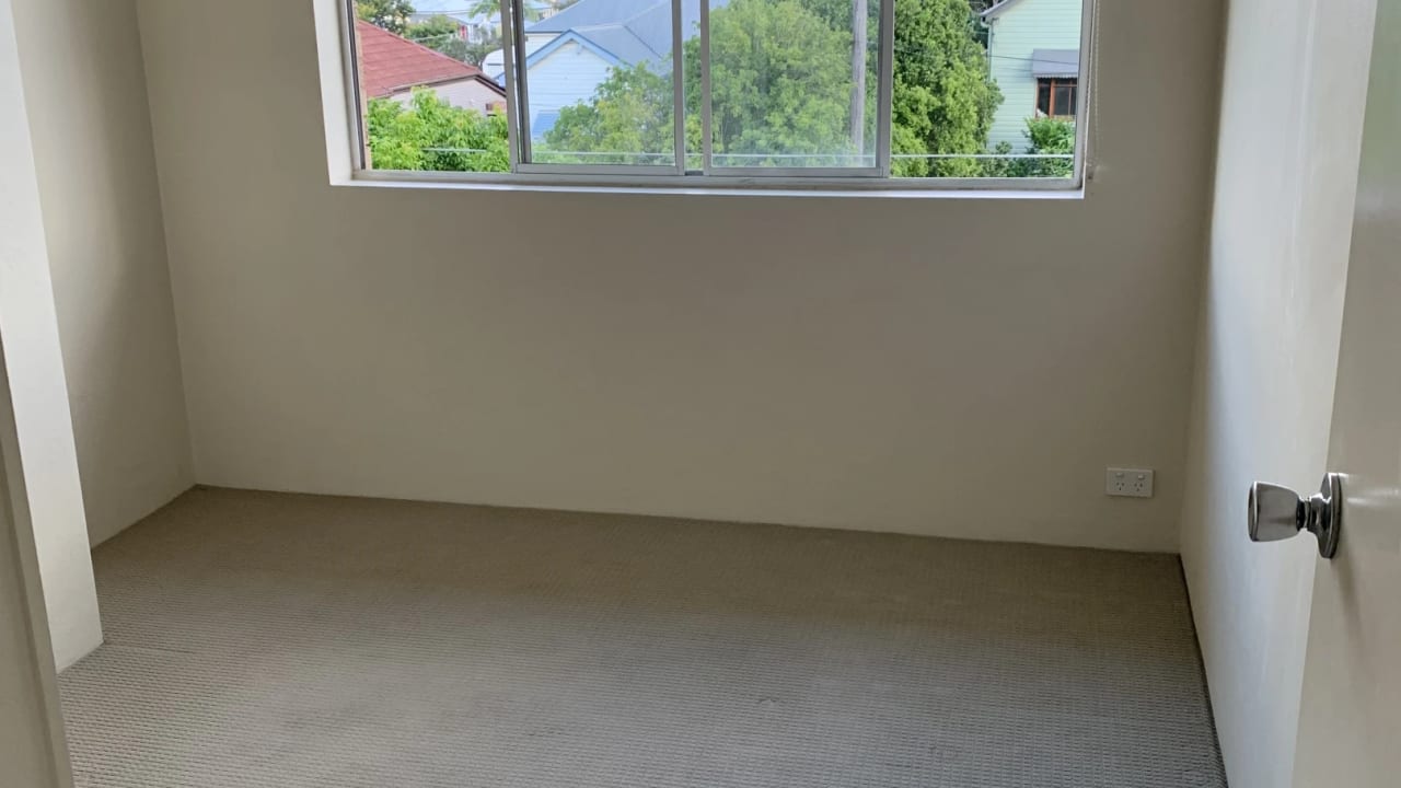 Unfurnished room in a flatshare