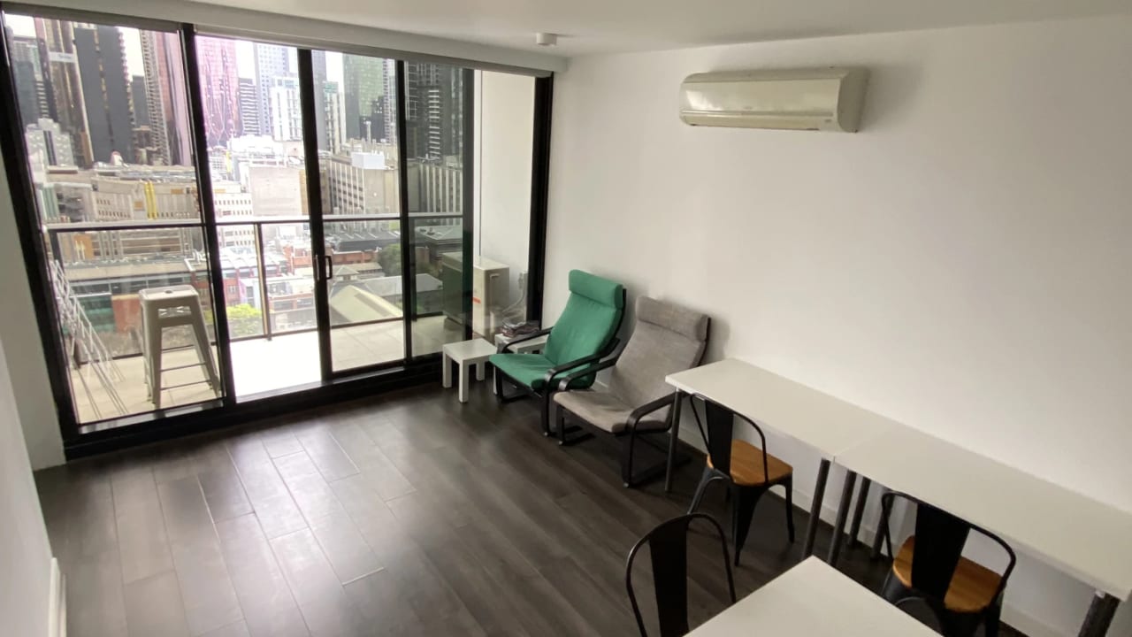 Furnished room in a flatshare