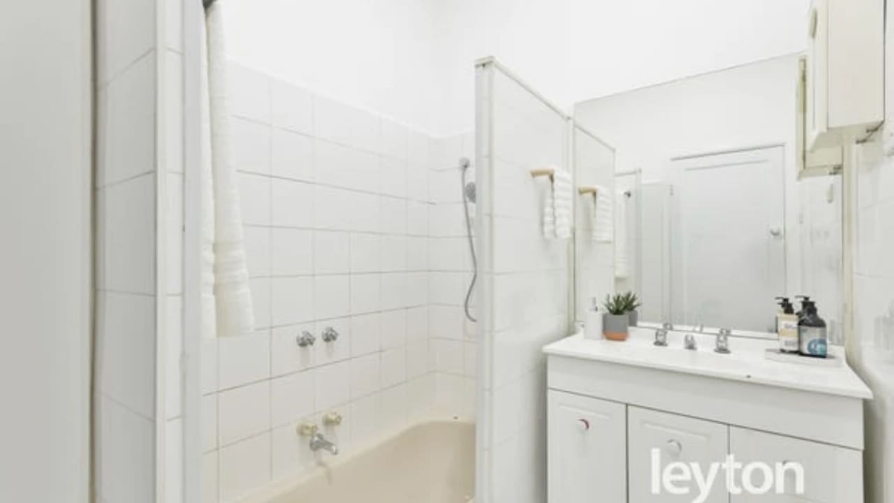 Room in a share house