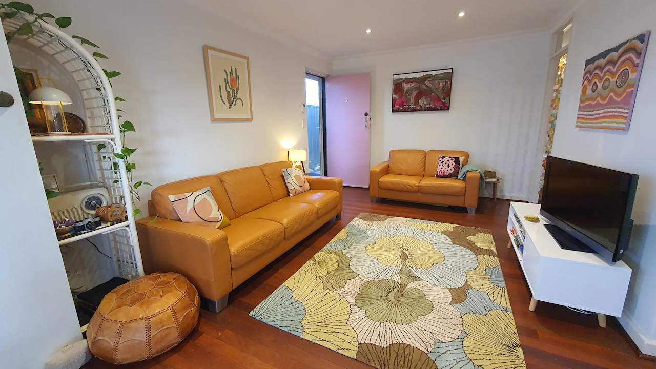 Whole property with 2 rooms for rent