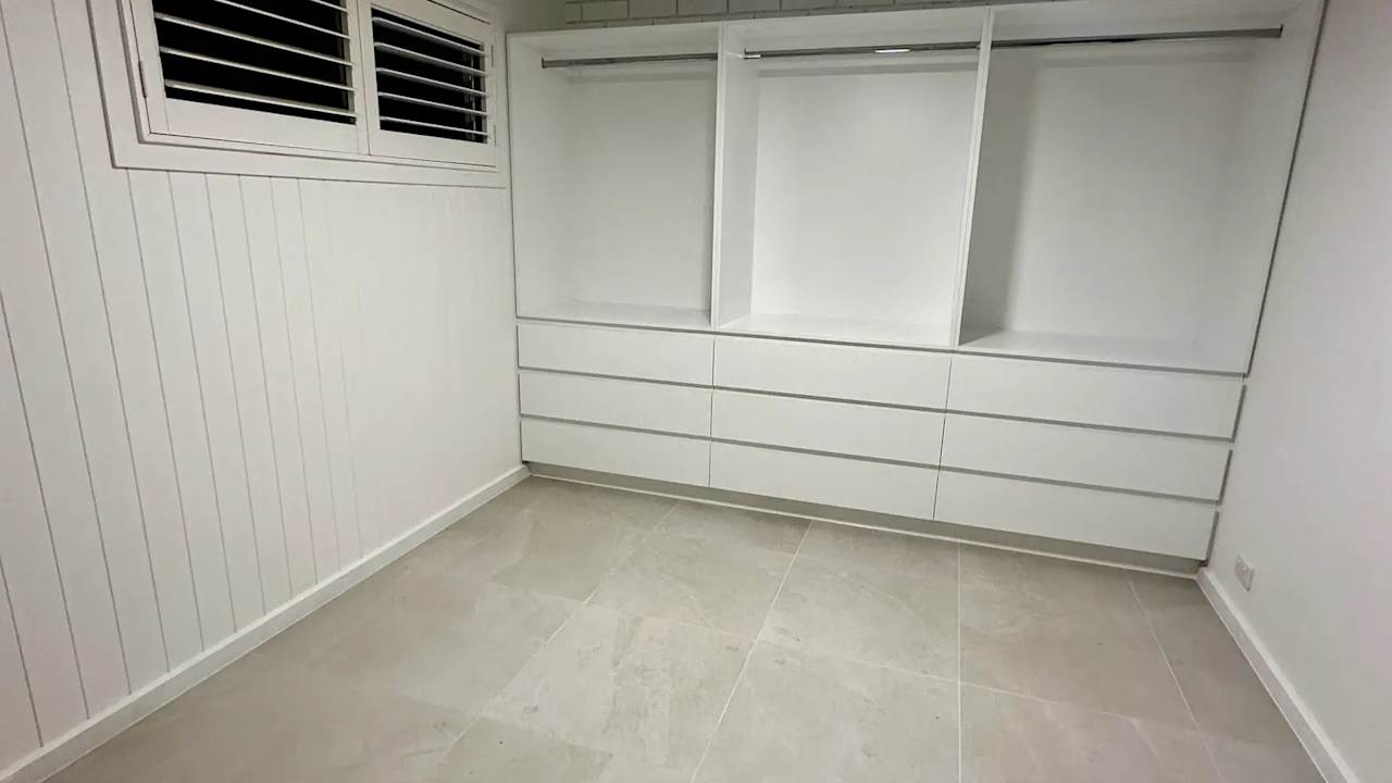 Unfurnished room in a flatshare