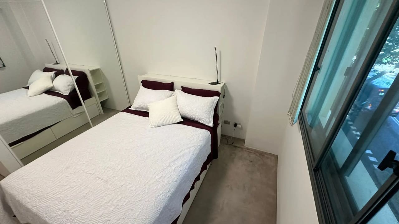 Furnished room in a flatshare