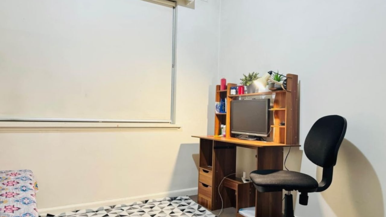 Room in a share house