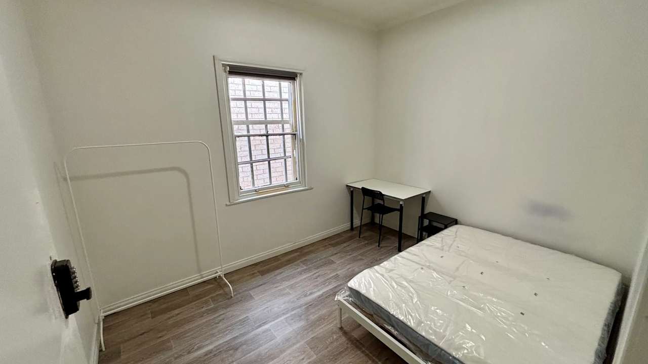 Room in a share house