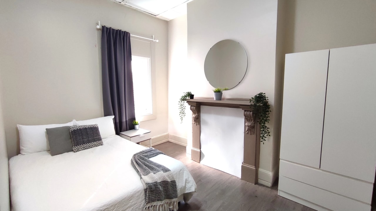 Furnished room in a share house