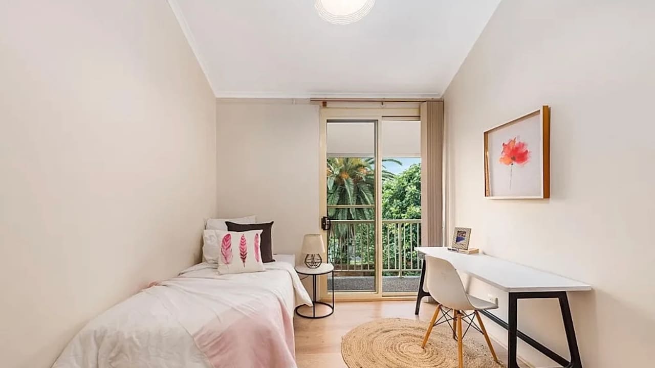 Room in a share house